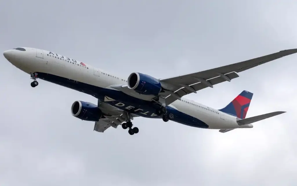 delta flight dl275 diverted lax