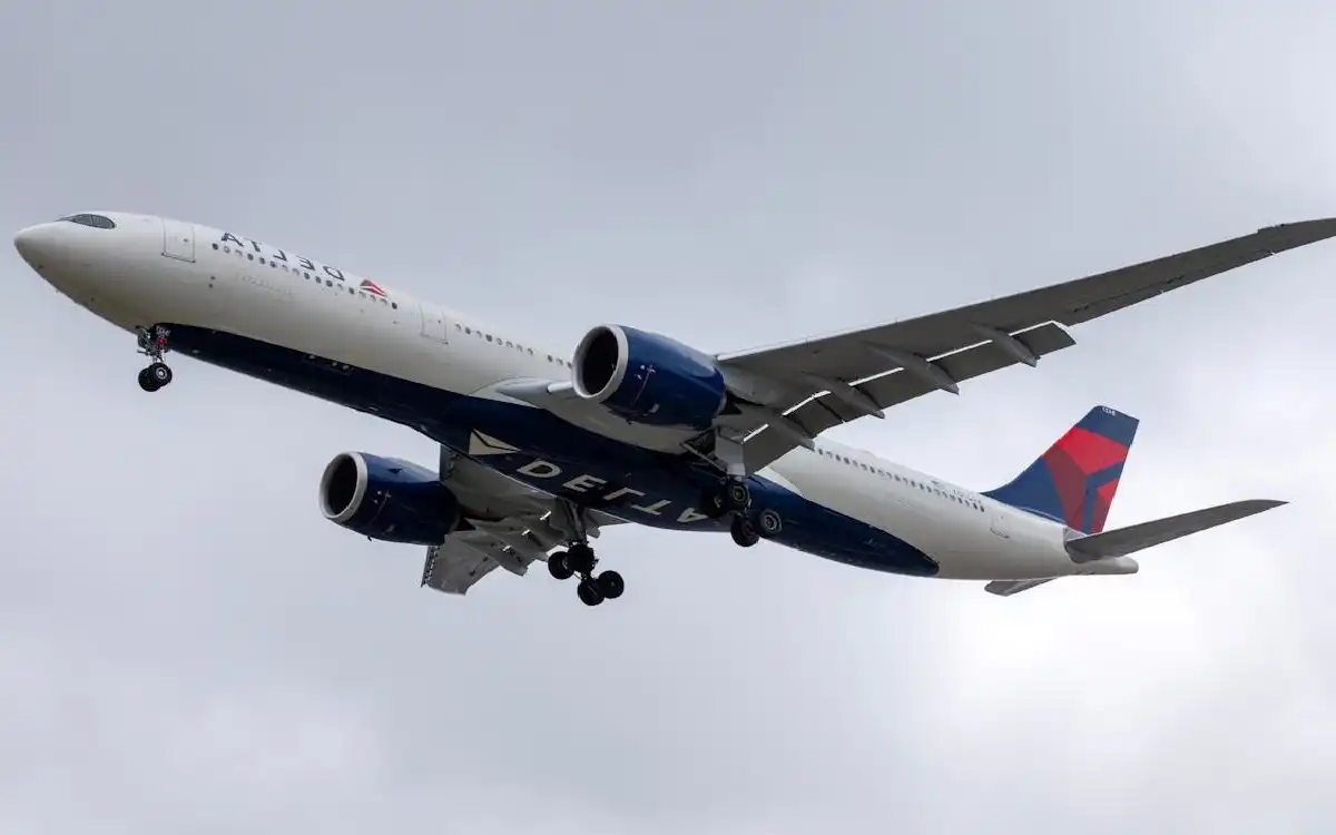 delta flight dl275 diverted lax